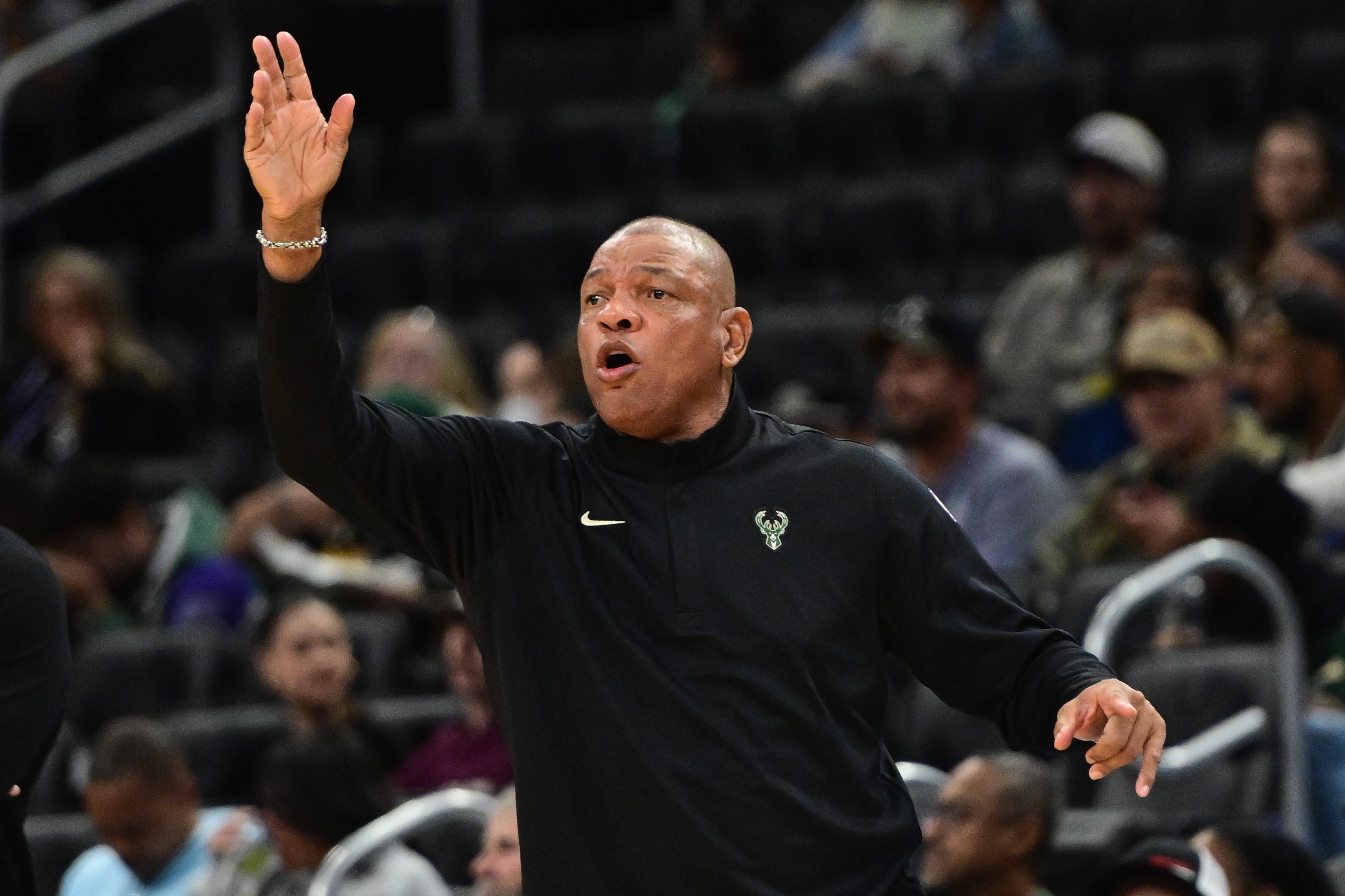 美网友谈老里下课：字母和老詹一样是教练杀手？他是名人堂教练？